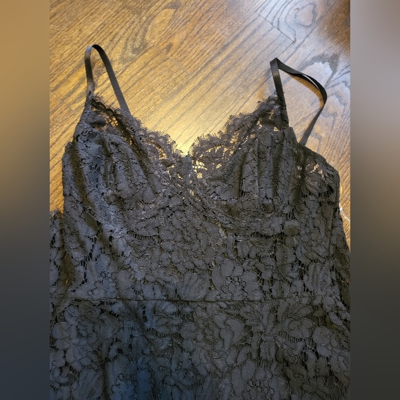 💜💜 Dropping Hints Lace Dress 💜💜 - Picture 3 of 4